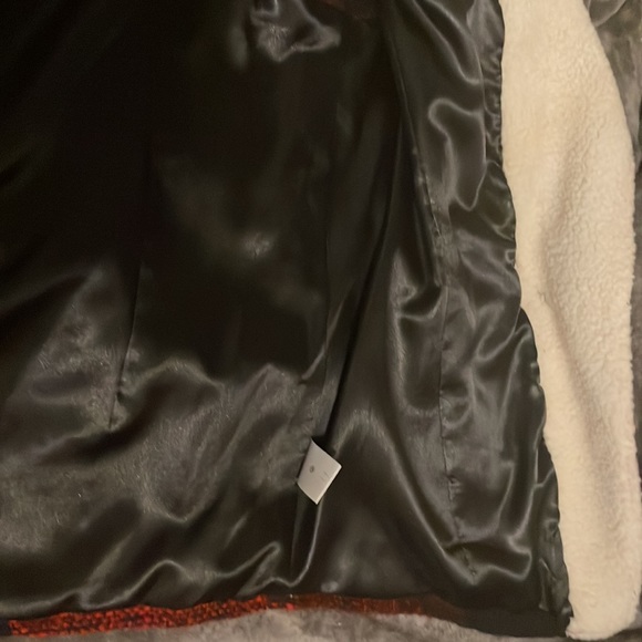 Never worn black/red polyester/wool vest - faux lamb collar and polyester lining - Picture 8 of 14